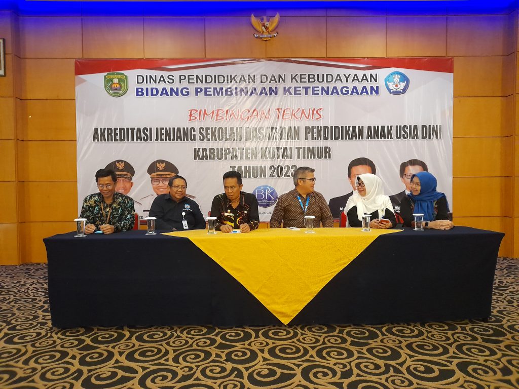 Pembukaan kegiatan bimtek akreditasi jenjang paud dan sd disdikbud kutai timur di hotel puri senyiur