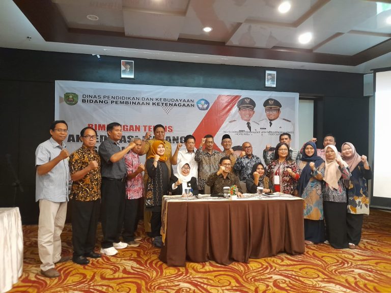 Sosialisasi dan Bimbingan Teknis Akreditasi Sekolah Menengah Pertama Kabupaten Kutai Timur Sasaran Akreditasi Tahun 2024